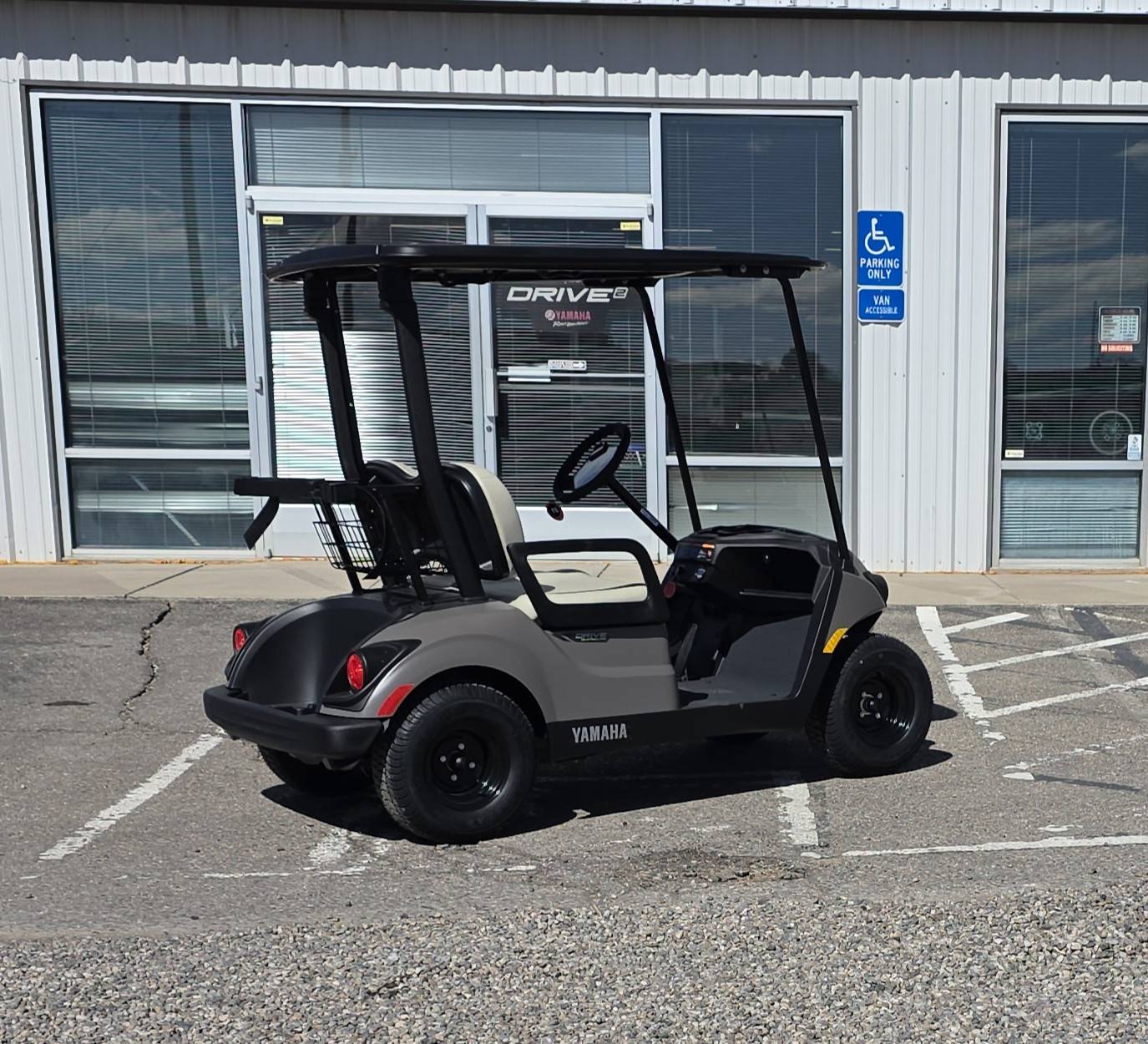 2026 Yamaha PTV QuieTech EFI Gas Titan Matte - Image 3