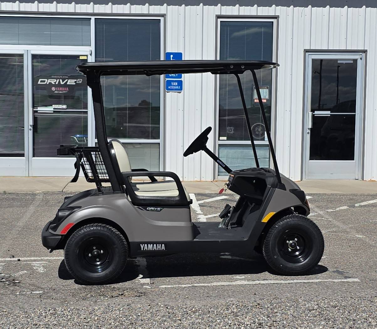 2026 Yamaha PTV QuieTech EFI Gas Titan Matte - Image 2