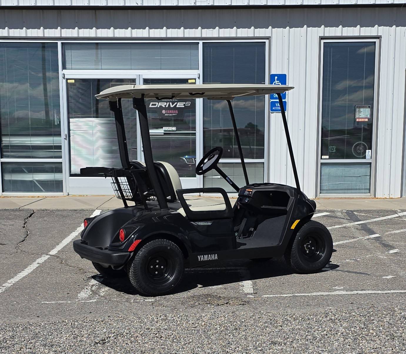 2026 Yamaha PTV QuieTech EFI Gas Onyx Metallic - Image 3